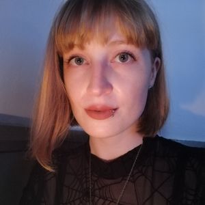 Meet your Posher, Chloe